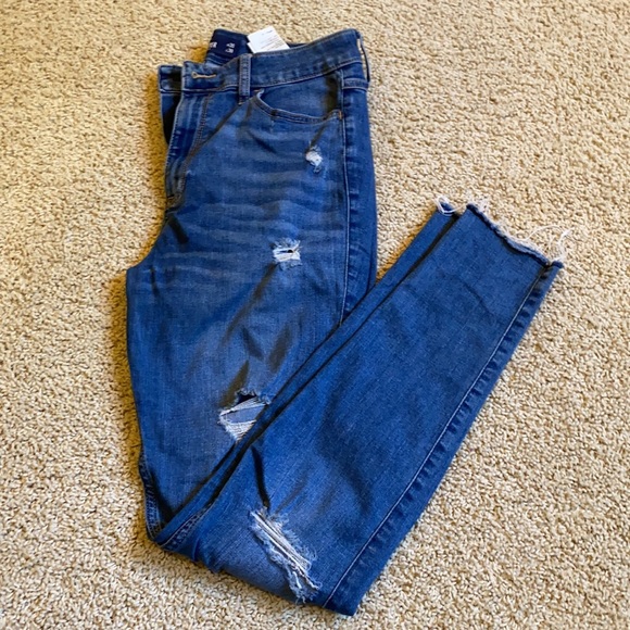 HOLLISTER juniors/women size 11R ULTRA HIGH RISE SUPER SKINNY JEANS. Rips/holes - Picture 13 of 15